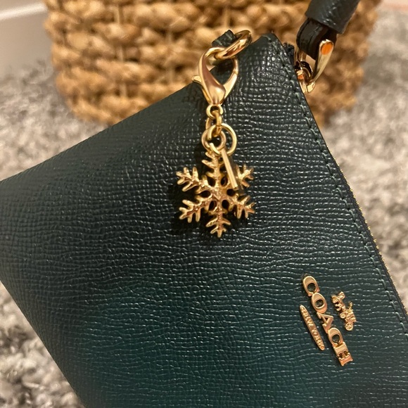 Coach Forest Green Corner Zip Wristlet w/ Authentic Coach Bag Charm NWOT - Picture 2 of 4